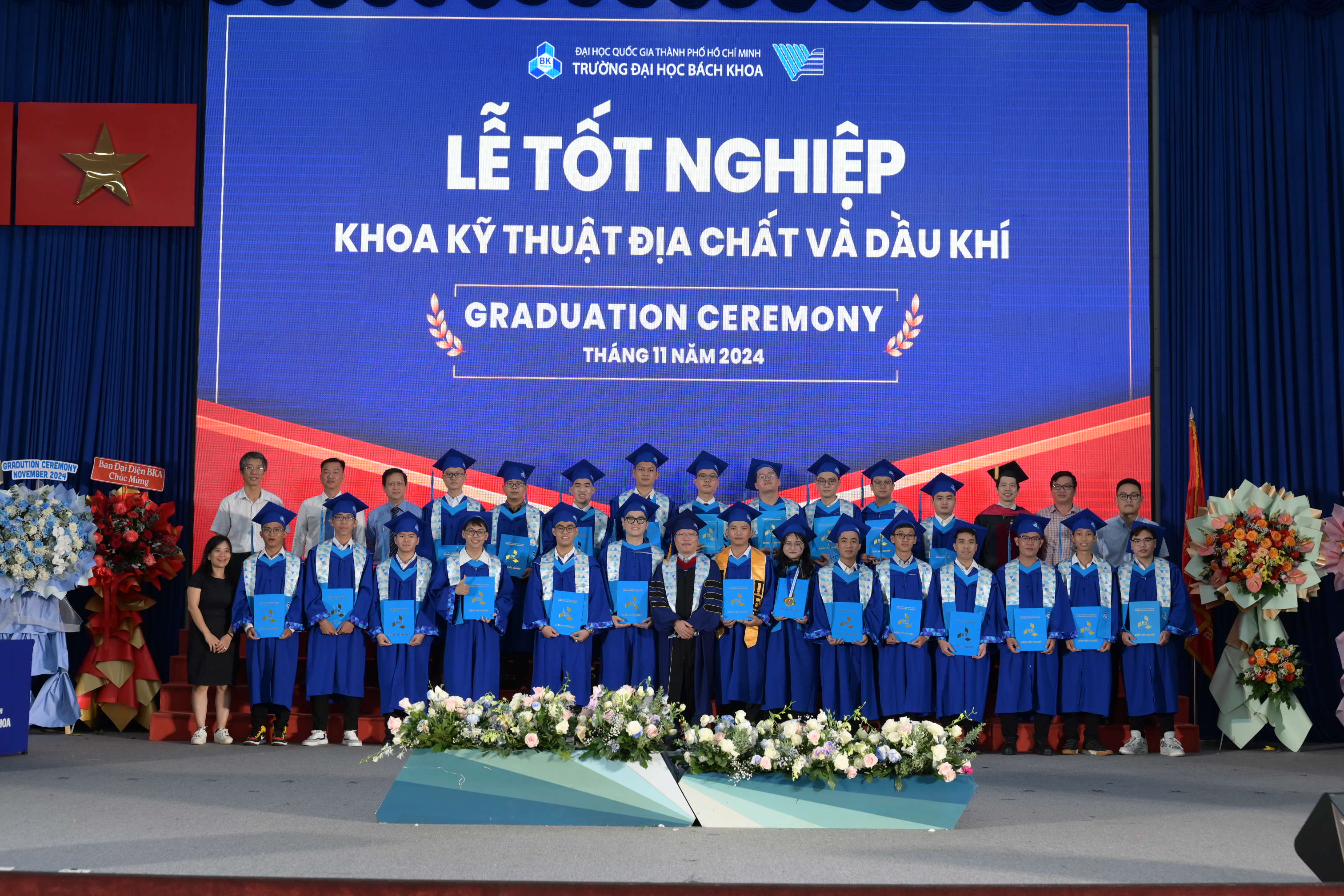 Chúc mừng tân tiến sĩ - thạc sĩ - kỹ sư- cử nhân của Khoa