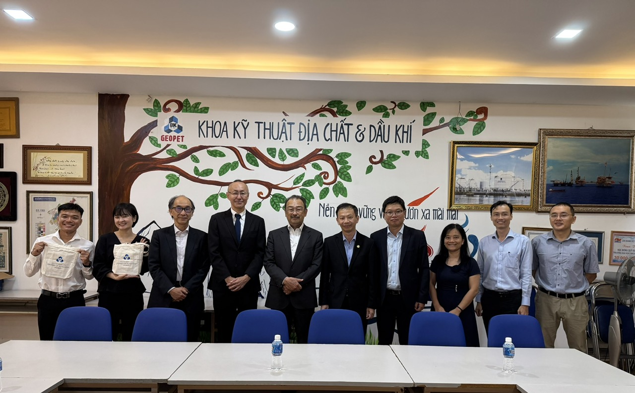 Tiếp GS. Koichiro Watanabe - Cố vấn cao cấp JICA, Giáo sư danh dự Trường Đại học Kyushu (Nhật Bản) và ông Kobayashi Yosuke - Trưởng đại diện JICA Việt Nam