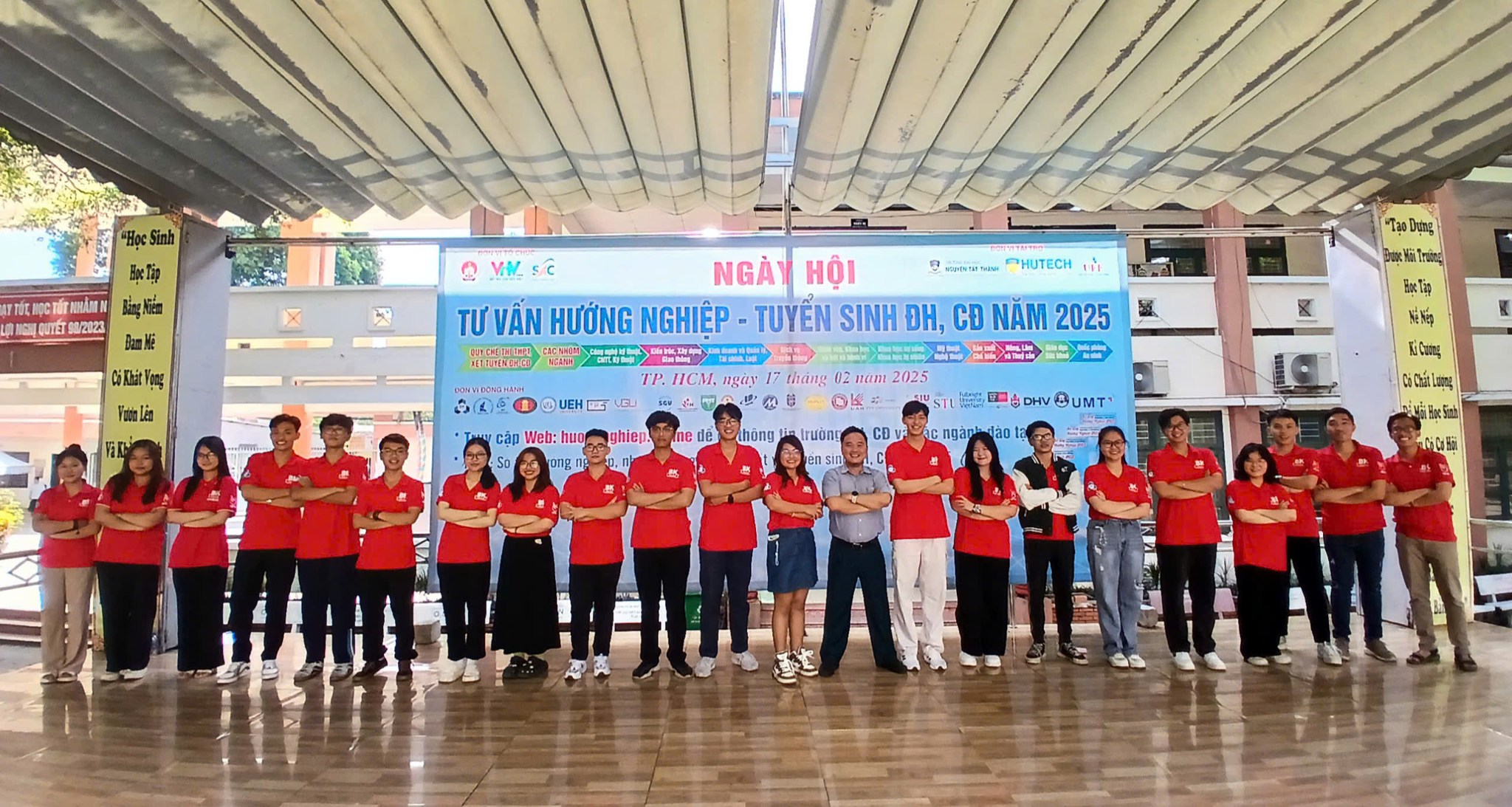 Tư vấn tuyển sinh năm 2025 tại trường THPT Nguyễn Hữu Huân