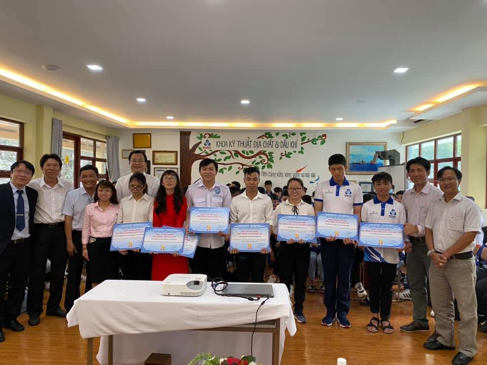 DANH SÁCH SINH VIÊN NHẬN HỌC BỔNG TRONG LỄ CHÀO ĐÓN TÂN SINH VIÊN KHÓA 2020